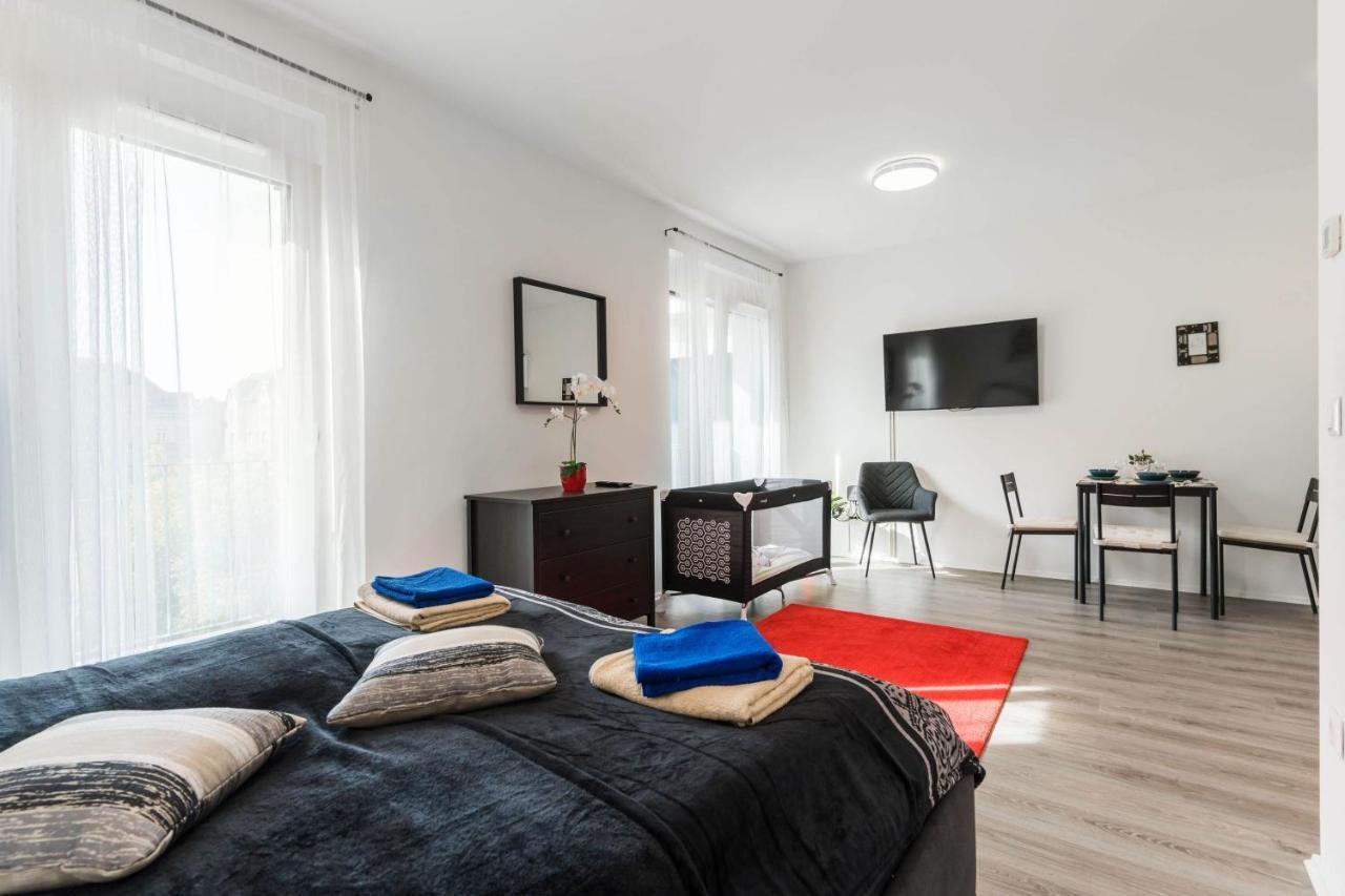 New Blue Danube Apartment With Balcony And Parking Budapest Bagian luar foto