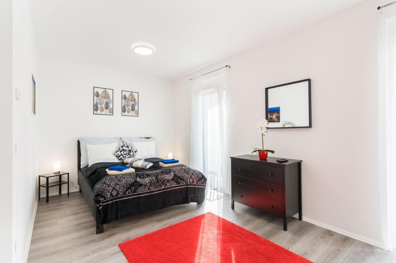 New Blue Danube Apartment With Balcony And Parking Budapest Bagian luar foto