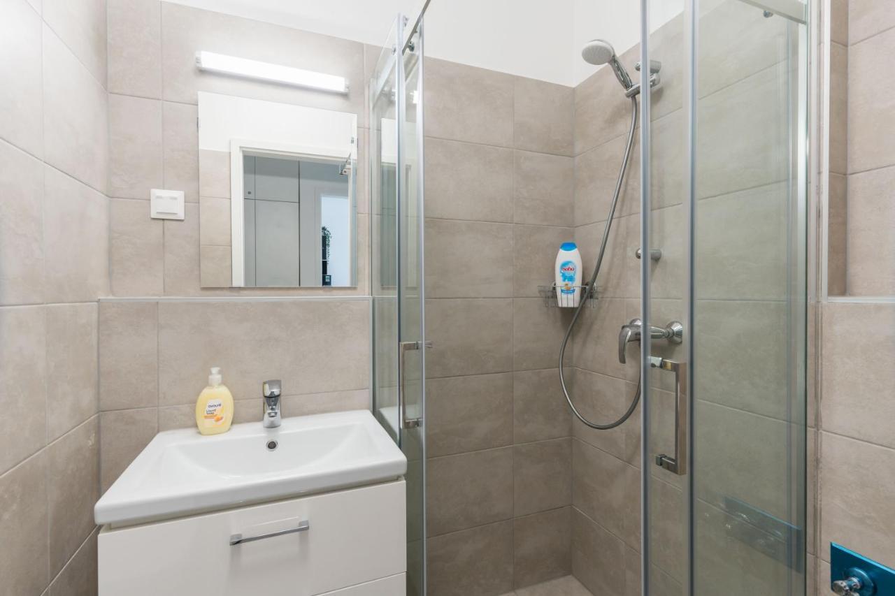 New Blue Danube Apartment With Balcony And Parking Budapest Bagian luar foto