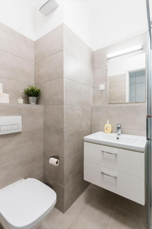 New Blue Danube Apartment With Balcony And Parking Budapest Bagian luar foto