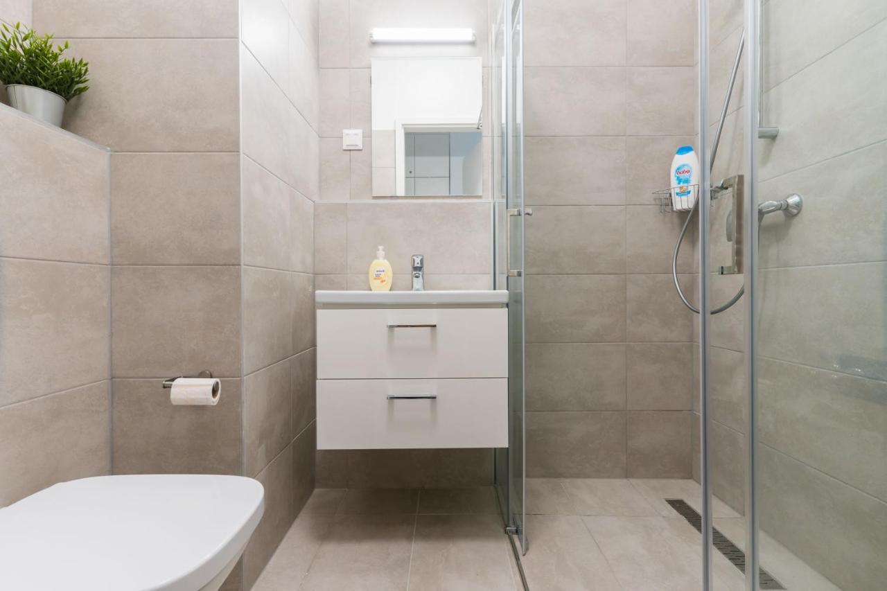 New Blue Danube Apartment With Balcony And Parking Budapest Bagian luar foto