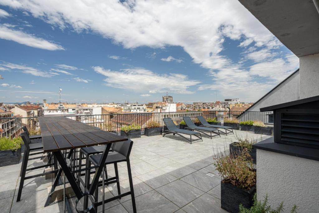 New Blue Danube Apartment With Balcony And Parking Budapest Bagian luar foto