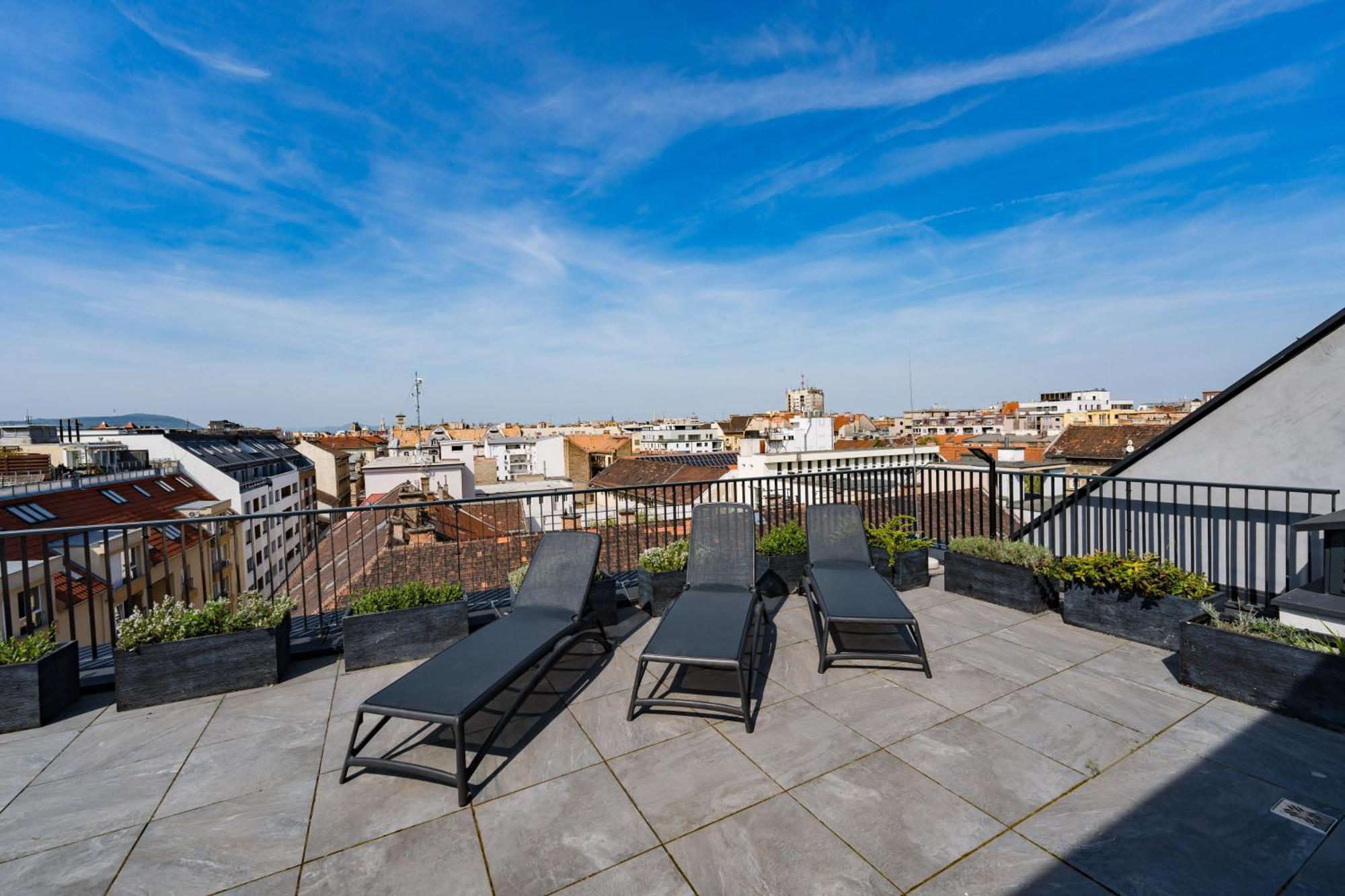 New Blue Danube Apartment With Balcony And Parking Budapest Bagian luar foto